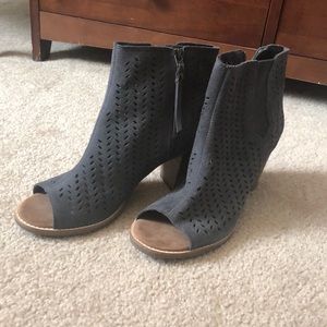 Toms | Desert Grey Suede Perforated Leaf Majorca Peep Toe Heal